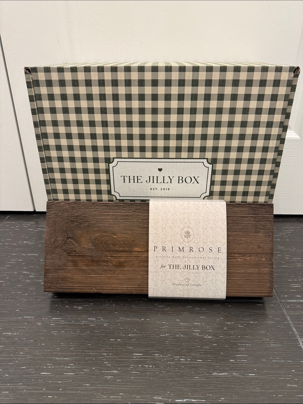 Wood Accent Riser in Brown stain for The Jilly Box